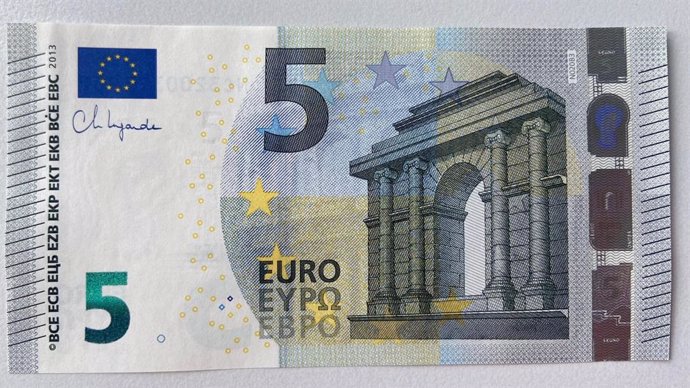 Billete de cinco euros firmado por la actual presidenta del BCE, Christine Lagarde.