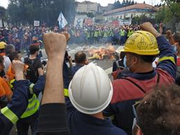 El comité de Alcoa se reúne el sábado con Conde y la planta aumenta las medidas ante el brote de coronavirus en A Mariña Protesta de trabajadores de Alcoa ante la Xunta