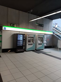 Venta de mascarillas y gel hidroalcohólico en cinco estaciones del metro de Málaga