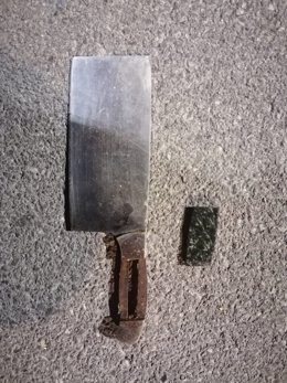 Hacha empleada en la agresión