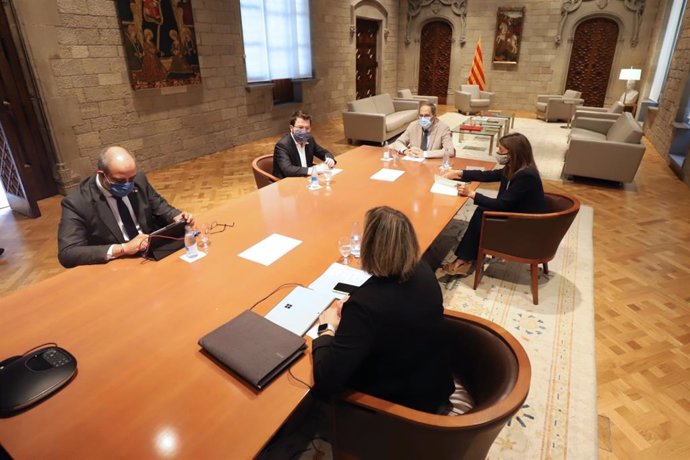 El president del Govern, Quim Torra, el vicepresidente de la Generalitat, Pere Aragons, la consellera de Salud, Alba Vergés, la consellera de la Presidencia, Meritxell Budó, y el conseller de Interior, Miquel Buch, durante la reunión del sábado.