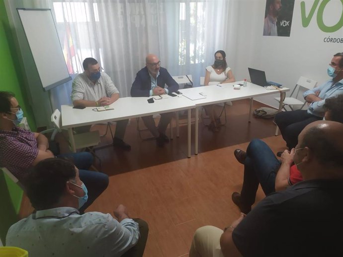 Reunión de Vox con la Agrupación Empresarial de Transportes Discrecionales y Regulares de Viajeros de Córdoba (ATC).