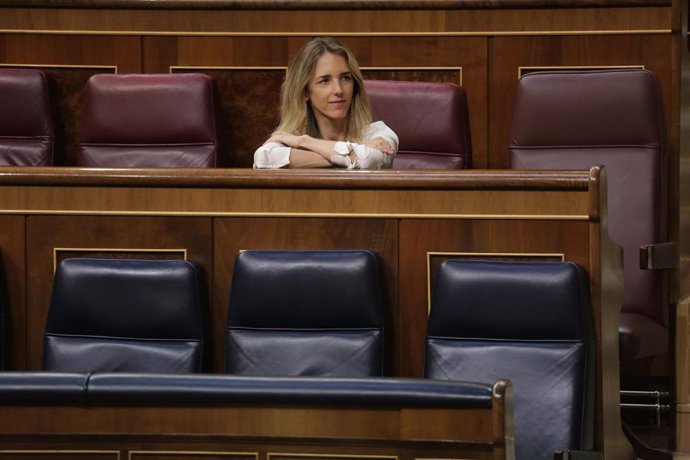 La portavoz parlamentaria popular, Cayetana Álvarez de Toledo, en el Congreso de los Diputados durante una sesión plenaria en la que además se debate el Decreto Ley 21/2020, o decreto de la nueva normalidad, que rige en España desde el término del est