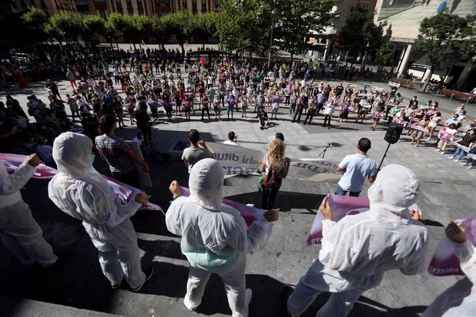 Cientos de personas se manifiestan en Eibar (Guipúzcoa) para reclamar responsabilidades por el derrumbe del vertedero de Zaldibar, a 4 de julio de 2020.