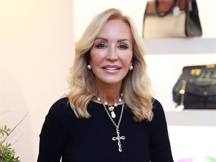 Carmen Lomana