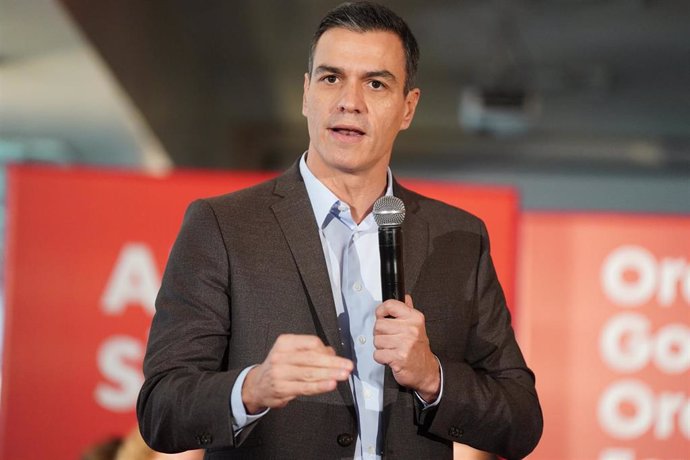 El presidente del Gobierno en funciones y candidato del PSOE al 10N, Pedro Sánchez, interviene en un desayuno en Vitoria (Euskadi/España) a 1 de noviembre de 2019.
