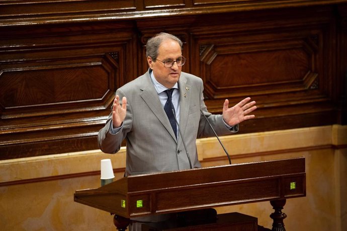 El presidente de la Generalitat, Quim Torra, durante su intervención en una sesión plenaria, en el Parlamento catalán, en la que se debate la gestión de la crisis sanitaria del COVID-19 y la reconstrucción de Catalunya.