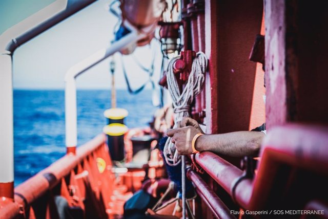 El buque 'Ocean Viking' de SOS Mediterranée tras rescatar a inmigrantes y refugiados en el Mediterráneo