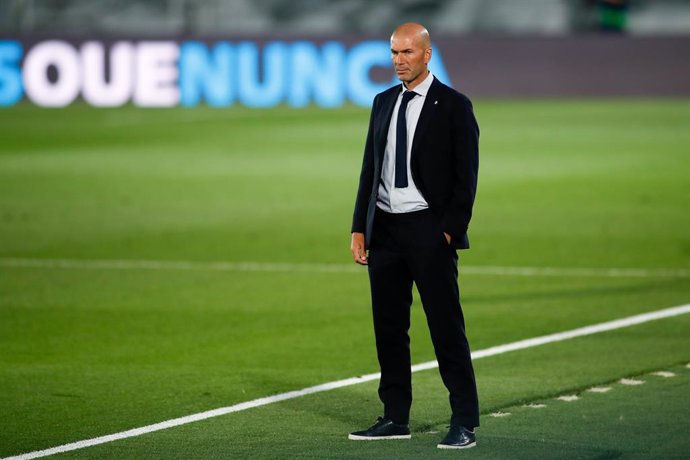 Fútbol.- Zidane: "Estoy cansado de que digan que ganamos por los árbitros"
