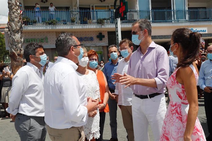 Los Reyes recorren el paseo marítimo de Benidorm al inicio de su visita a la comunidad autónoma, en Benidorm, Alicante (España), a 03 de julio de 2020.