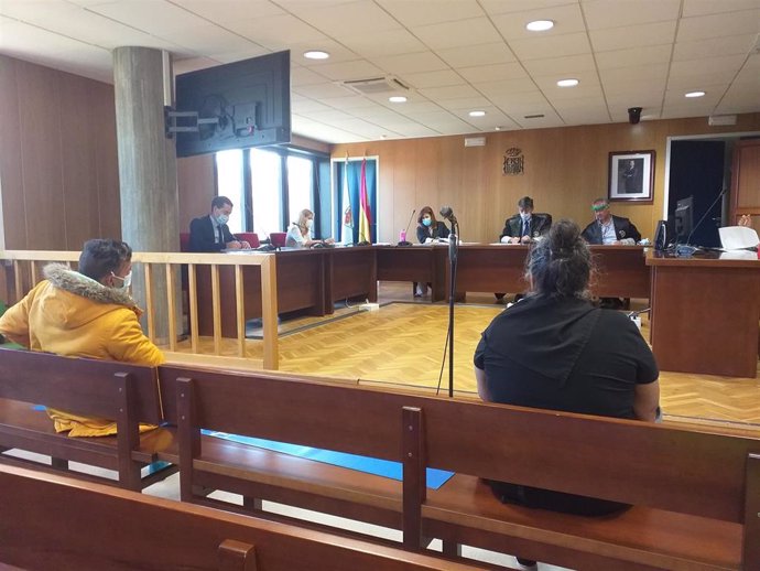 Juicio a una madre y su hijo, acusados de retener contra su voluntad a la novia de él (menor de edad), celebrado en la sección quinta de la Audiencia Provincial de Pontevedra, en Vigo.