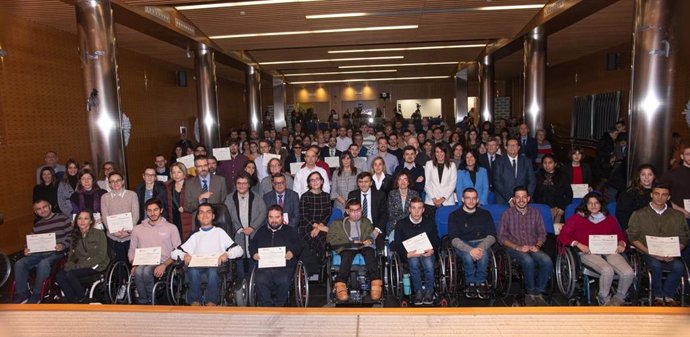 Un total de 15 alumnos con discapacidad de la Comunida de Madrid reciben una beca de la Fundación ONCE.