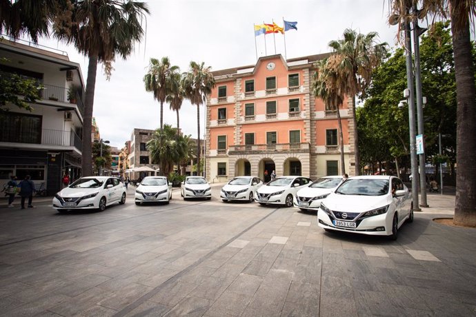 Nissan entrega ocho Nissan Leaf eléctricos a Castelldefels (Barcelona)