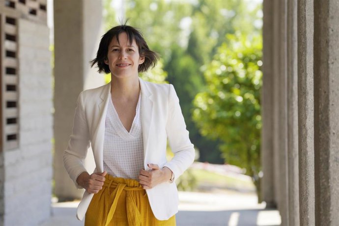 La candidata del Bloque Nacionalista Galego (BNG) a la Xunta de Galicia, Ana Pontón, posa en el exterior del Parlamento gallego tras una entrevista para Europa Press, en Santiago de Compostela, A Coruña, Galicia (España), a 22 de junio de 2020.