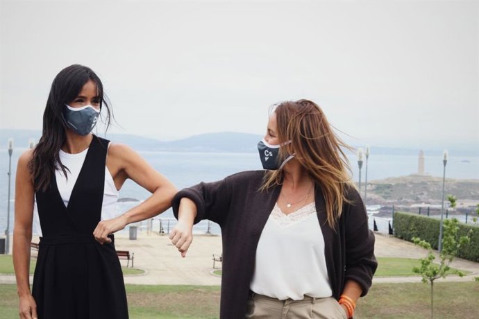 La vicealcaldesa de Madrid, Begoña Villacís, en un acto electoral en A Coruña junto con la candidata de Ciudadanos a la Presidencia de la Xunta, Beatriz Pino