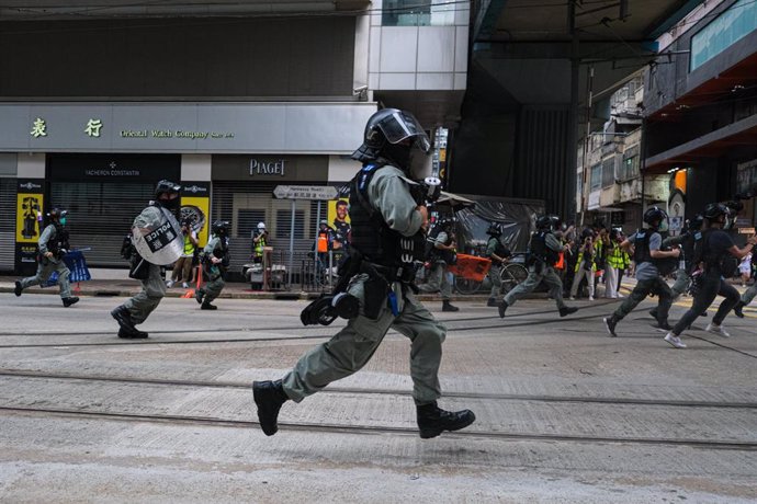 La Policía sofoca una protesta en Hong Kong. 