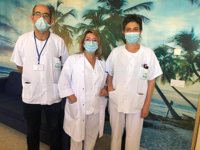 Responsables de Enfermería en una de las nuevas salas de confort de Salud Mental