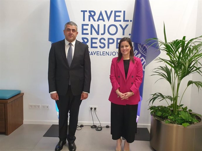 El secretario general de la Organización Mundial de Turismo, Zurab Pololikashvili, junto a la consejera de Turismo de Canarias, Yaiza Castilla
