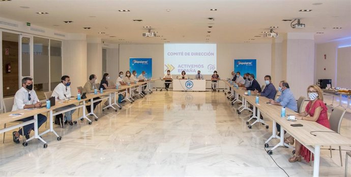 La presidenta del PP de Sevilla, Virginia Pérez, preside reunión para abordar futuro económico en la provincia