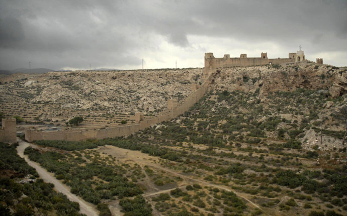 La Muralla de Jayrán en el Parque de la Hoya, junto a la Alcazaba de Almería