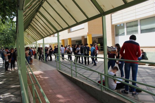 Alumnado en selectividad (Archivo)