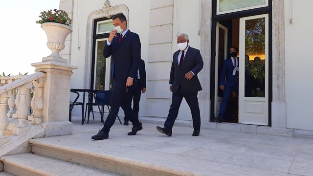 El president del Govern central, Pedro Sánchez (e); i el primer ministre de Portugal, António Costa (d), després de la seva trobada a Lisboa (Portugal), 6 de juliol del 2020.