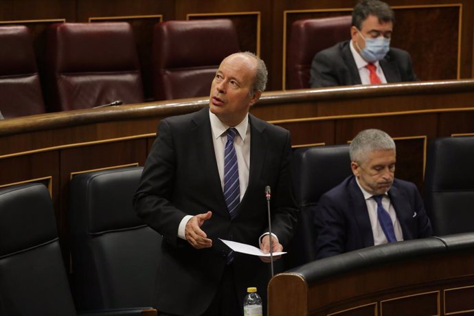 El ministre de Justícia, Juan Carlos Camp, intervé en la primera sessió de control al Govern al Congrés dels Diputats després de l'estat d'alarma, a Madrid (Espanya), a 24 de juny de 2020. (ARXIU)