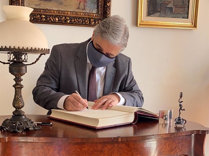 Uruguay.- Francisco Bustillo, ex embajador en España, toma posesión como nuevo m