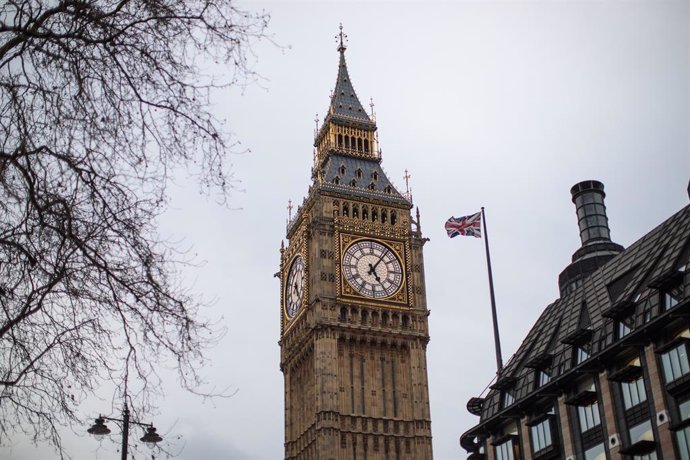 Bandera enfront del Parlament britnic