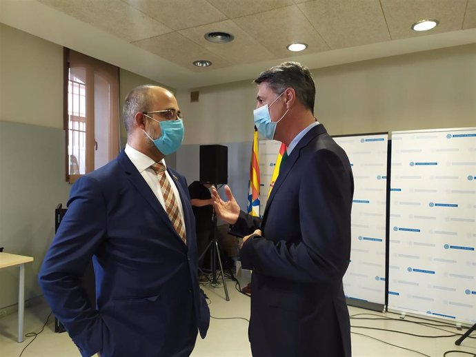 El conseller de Interior Miquel Buch y el alcalde de Badalona Xavier García Albiol tras la Junta Local de Seguridad de Badalona (Barcelona), el 6 de junio de 2020.
