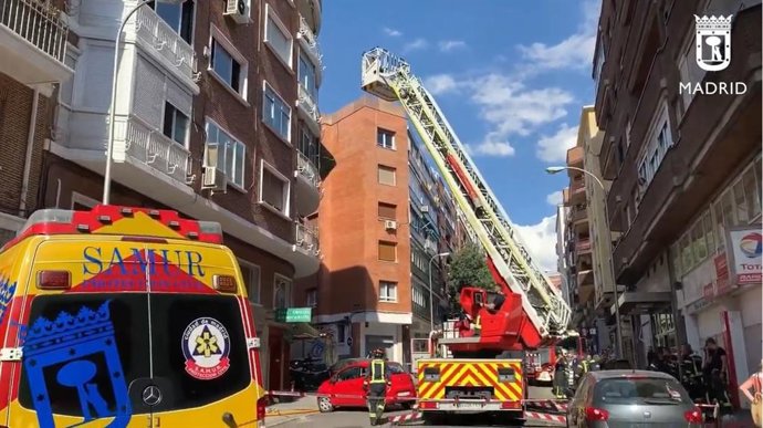 Incendio en cuarto de contadores en calle Infanta Maria Teresa en Chamartín.