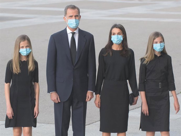 Los Reyes Felipe y Letizia, junto a sus hijas, presiden la misa funeral en memoria de las víctimas del Covid-19
