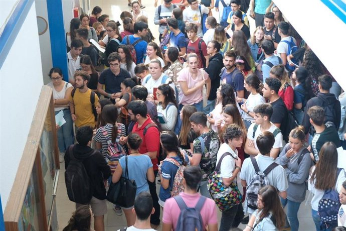 Imagen de archivo de alumnos ante la prueba de evaluación de acceso a la universidad, correspondiente a septiembre de 2019. 