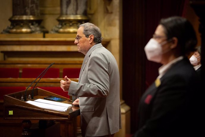 El presidente de la Generalitat, Quim Torra, interviene en una sesión plenaria, en el Parlamento catalán, en la que se debate la gestión de la crisis sanitaria del COVID-19 y la reconstrucción de Cataluña ante el impacto de la pandemia, en Barcelona, Ca