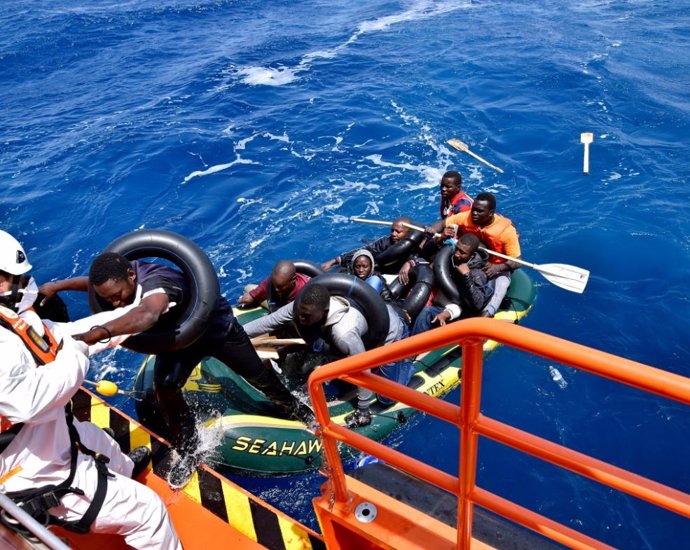 Actuación de Salvamento Marítimo en el rescate a migrantes