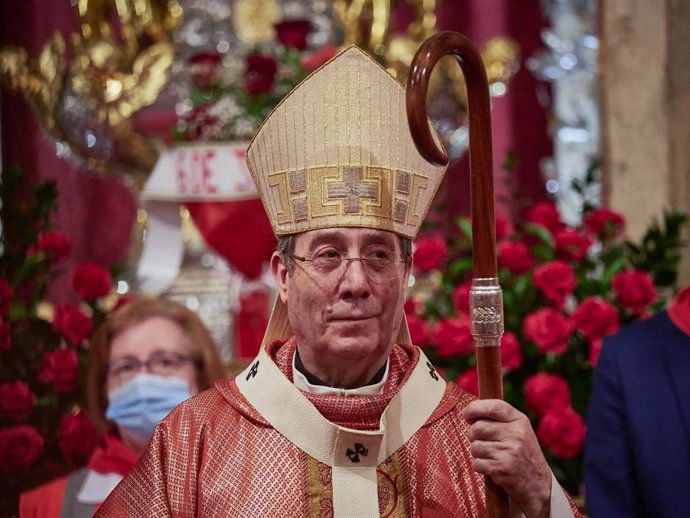 El Arzobispo Francisco Pérez oficia la última misa de la escalera de San Fermín celebrada en  la capilla del Santo de la catedral de Pamplona el día 6 de junio de 2020 en Pamplona, Navarra, España.