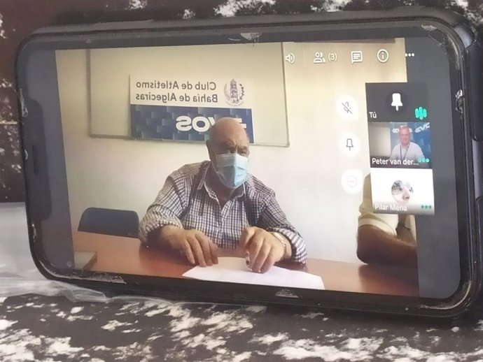 Firma del acuerdo entre Evos Algeciras y el Club Atletismo Algeciras