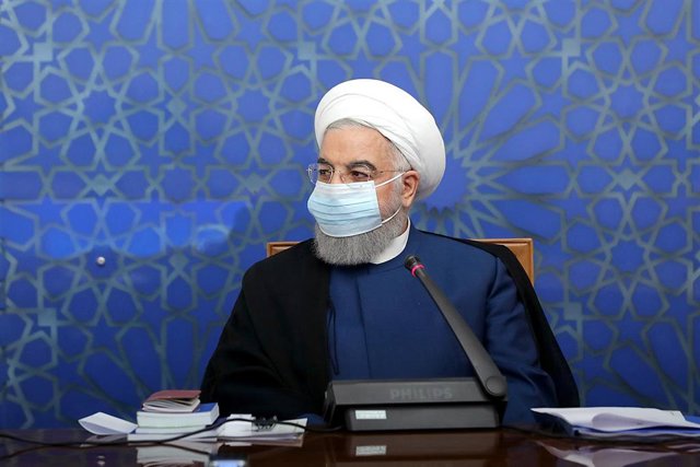 Hasán Rohani con mascarilla