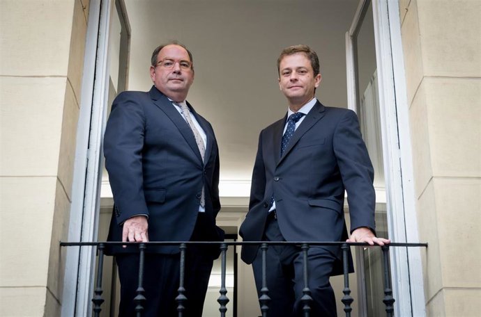 El presidente de Buy & Hold, Julián Pascual, y el consejero delegado de la firma, Rafael Valera