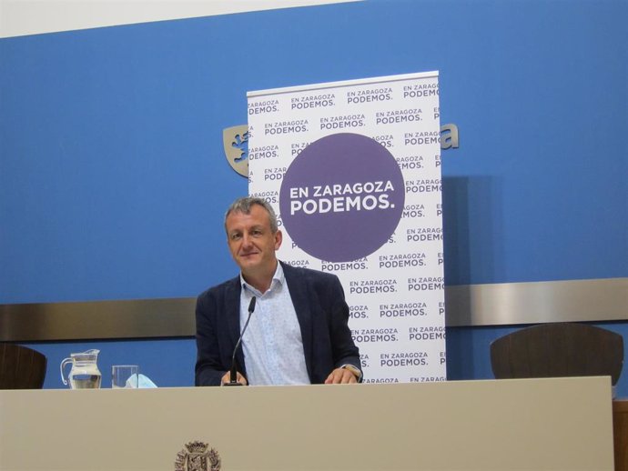 El portavoz  del grupo municipal de Podemos, Fernando Rivarés
