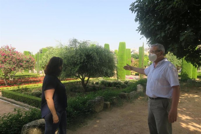 Visita de ediles del PSOE a los Jardines del Alcázar de los Reyes Cristianos.