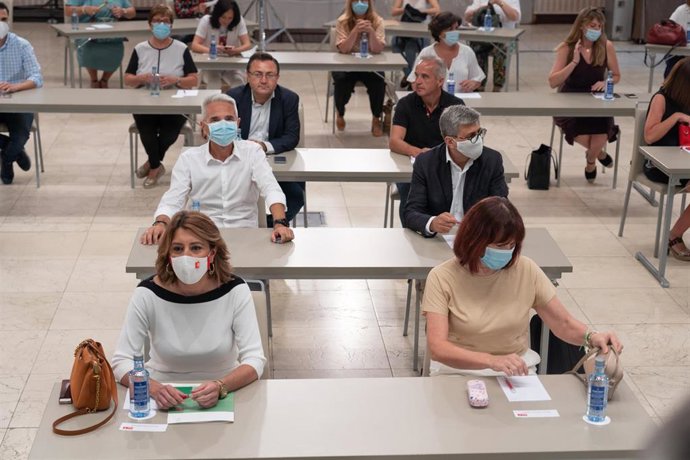 La secretaria general del PSOE de Andalucía, Susana Díaz, junto a la senadora socialista Micaela Navarro, en la  reunión con los grupos parlamentarios socialistas andaluces del Congreso y del Senado. Sevilla a 07 de julio del 2020