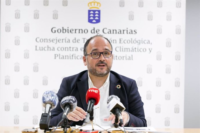El consejero de Transición Ecológica del Gobierno de Canarias, José Antonio Valbuena, en la presentación de plan de residuos
