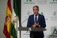 Bendodo dice que "no hay sobre la mesa" propuesta para ampliar o reducir el Gobierno pero que está en continua revisión