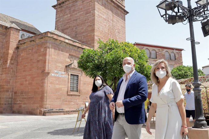 El presidente de la Diputación de Córdoba, Antonio Ruiz, en su visita a Montoro