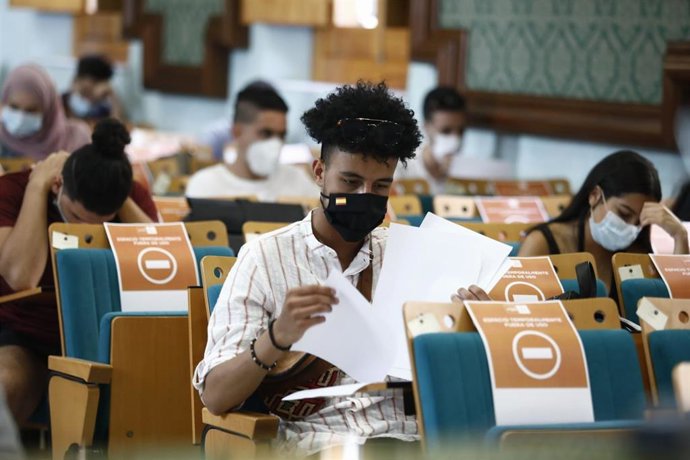 Examen de la EBAU en la UNED Almería