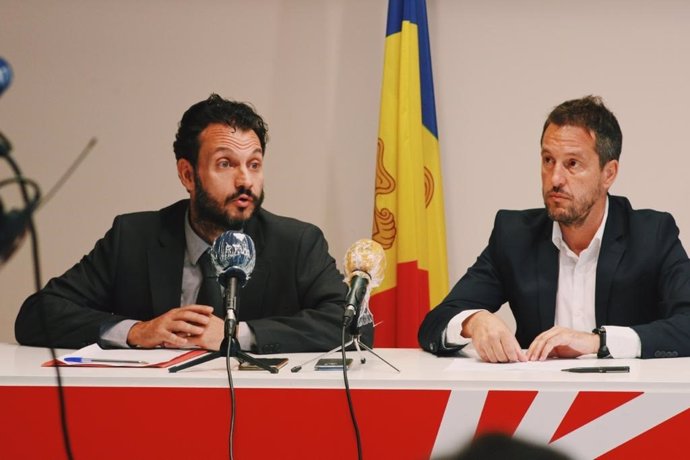 El primer secretario del Partido Socialdemócrata de Andorra, Gerard Alís, y el presidente del grupo parlamentario socialdemócrata, Pere López.