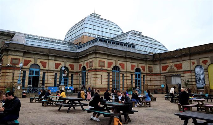 Coronavirus.- Reino Unido registra 581 positivos y 155 fallecidos más por la pan