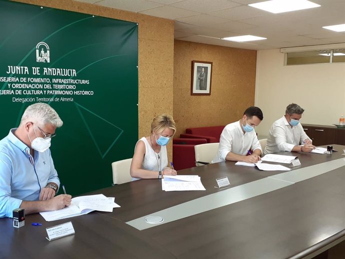 Junta firma con los alcaldes de Viator y Huércal de Almería la cesión de terrenos de la A-1001