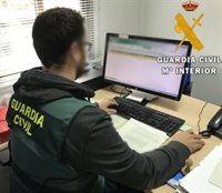 Detenido un hombre acusado de agredir y robar a una pareja en su domicilio en Roquetas de Mar (Almería)